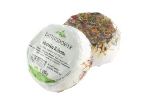 Zwei Laibe Weichkäse Blütenmix.